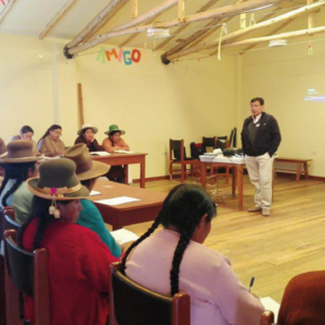 Mujeres artesanas y municipalidad de Canchis inician la construcción de un plan de desarrollo económico conjunto para el sector textil de la provincia